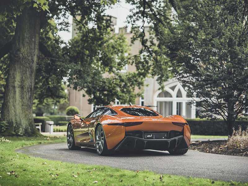 عرض سيارة جيمس بوند للبيع في أبوظبي